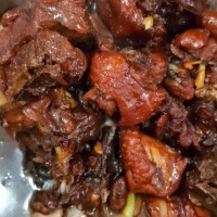 雞慶友魚是專業(yè)燉雞燉魚的一家特色飯店