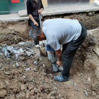 改上下水，粘地板磚